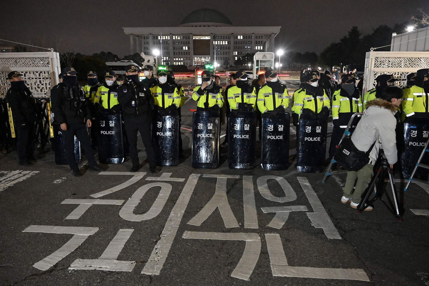 韩国戒严:一场自由民主与权力博弈的对决插图1 韩国戒严:一场自由民主与权力博弈的对决插图1